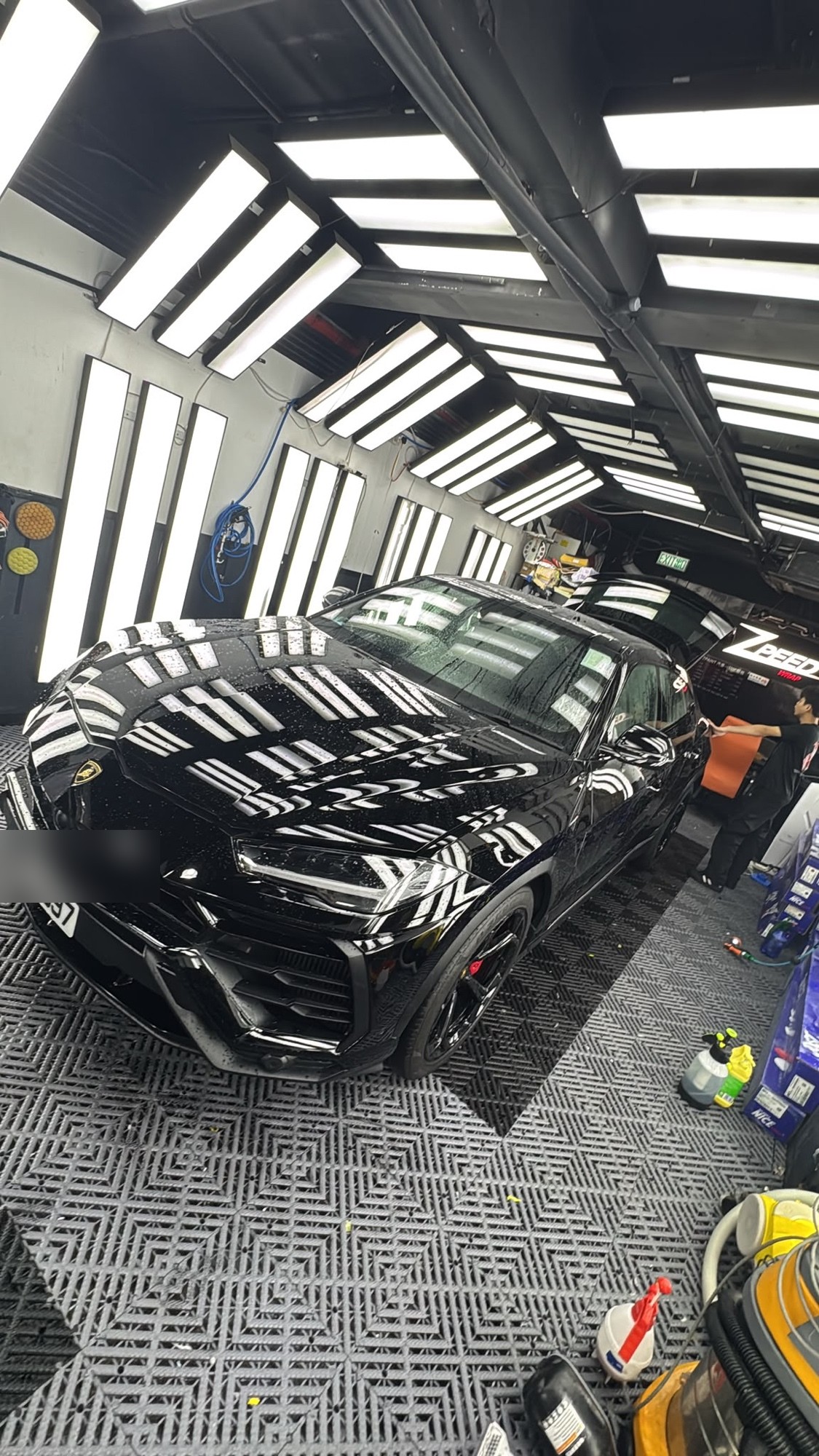 Lamborghini Urus 施工前原廠亮光黑車頭