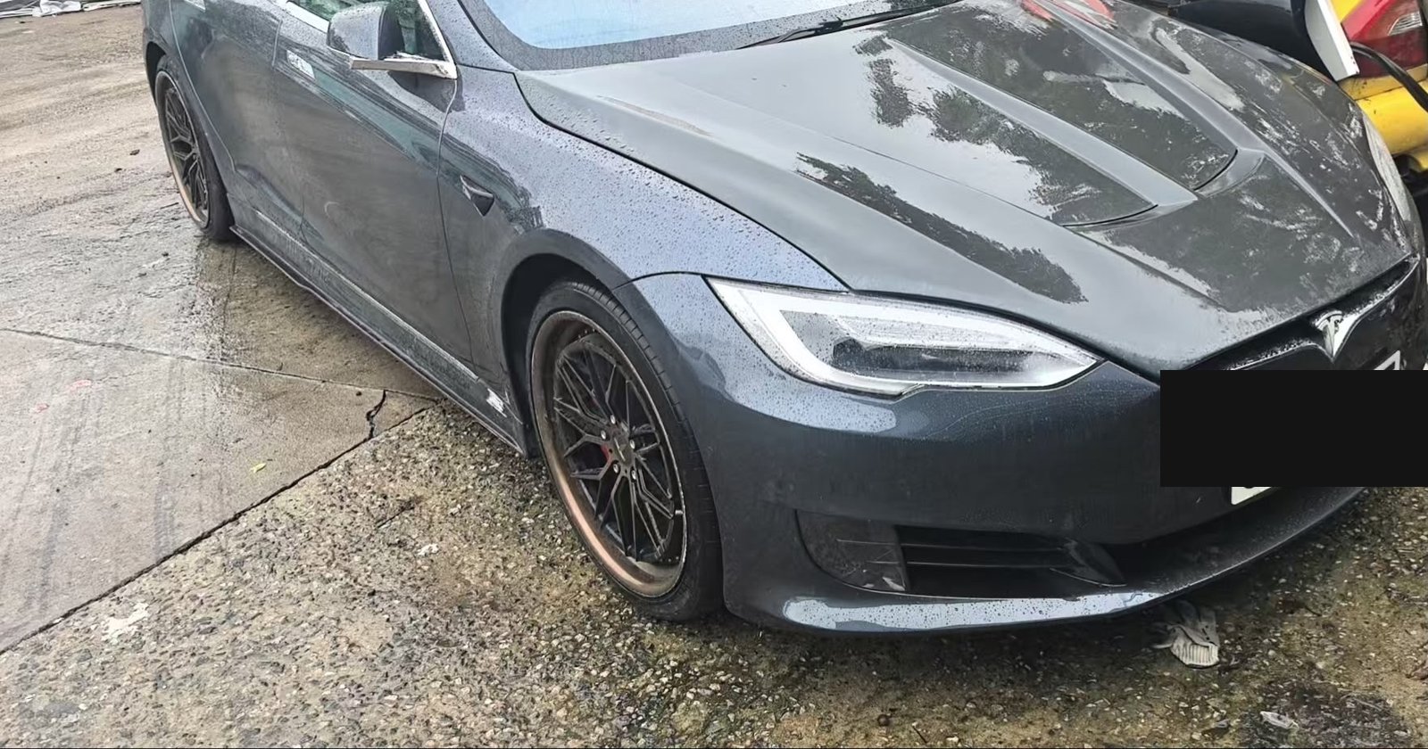Tesla Model S 大撞修復完成