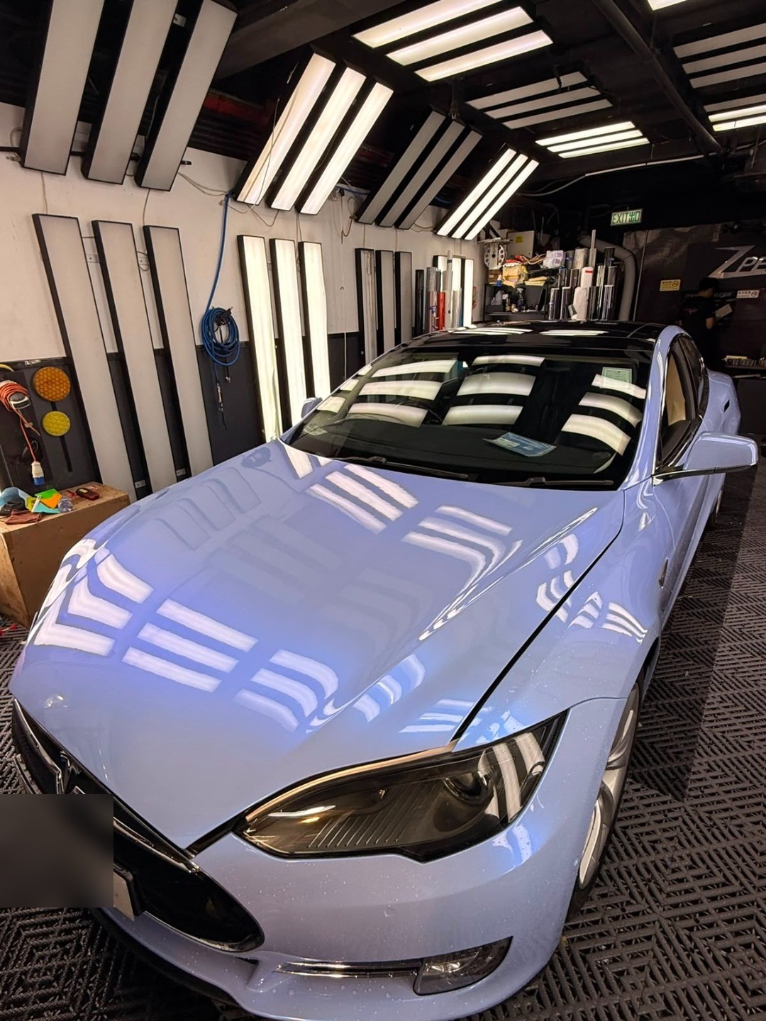 Tesla Model S 淺藍紫色車頭貼光面TPU PPF後鏡面倒影
