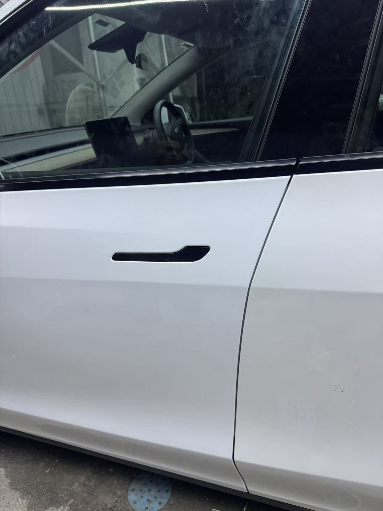 Tesla Model Y 白色後門凹痕修復焗噴油完成