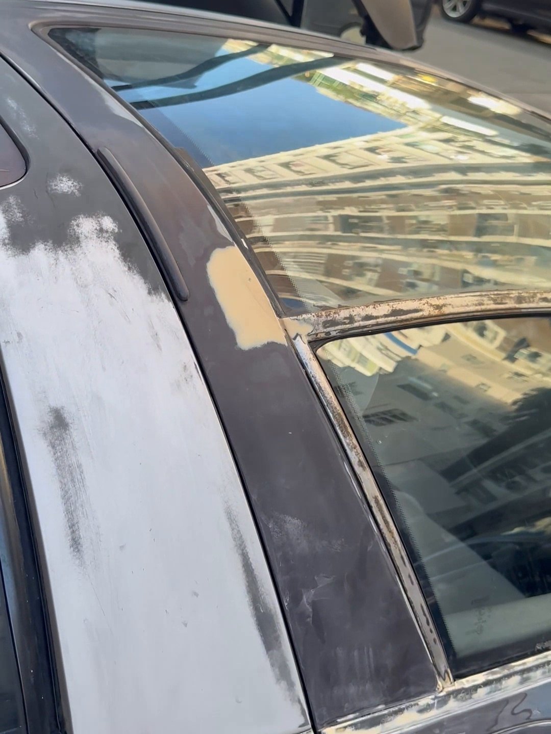 Toyota Sera 車身側面同玻璃頂邊批灰打磨後